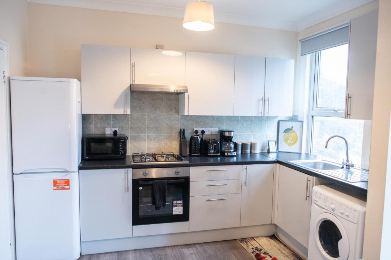 4 Bedroom Flat With High Speed Wi-Fi In North Acton, Ealing, West London Londres Exterior foto
