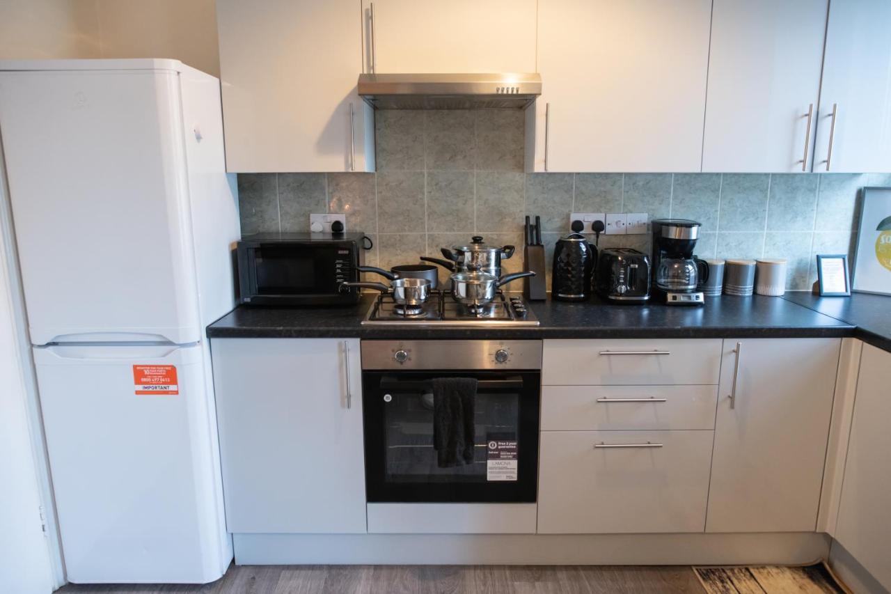 4 Bedroom Flat With High Speed Wi-Fi In North Acton, Ealing, West London Londres Exterior foto