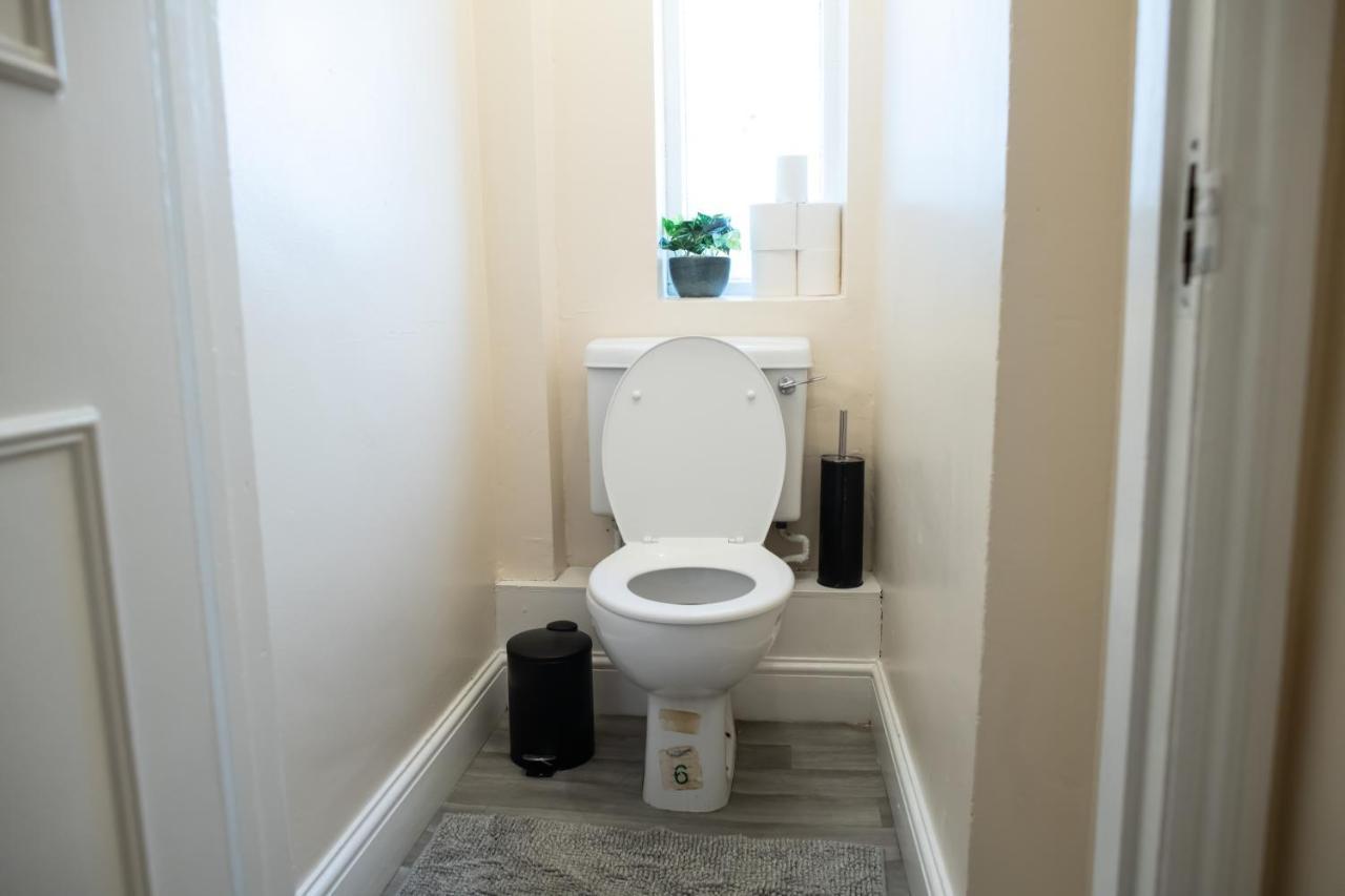 4 Bedroom Flat With High Speed Wi-Fi In North Acton, Ealing, West London Londres Exterior foto