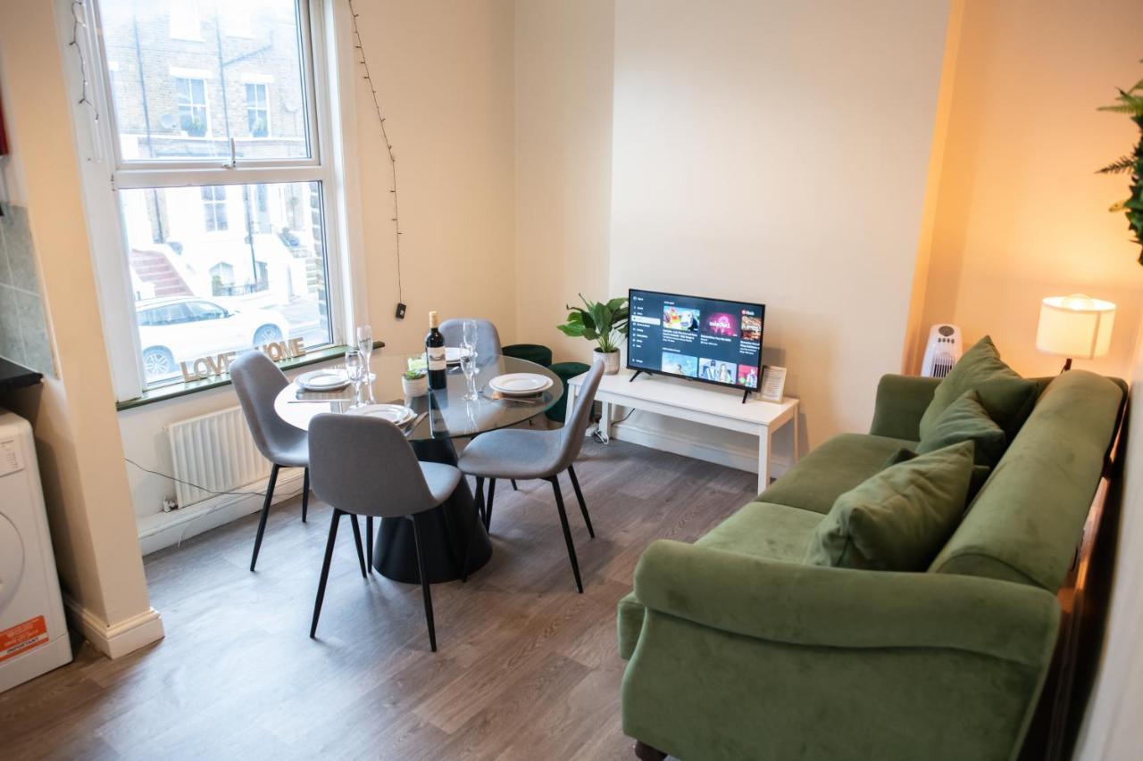 4 Bedroom Flat With High Speed Wi-Fi In North Acton, Ealing, West London Londres Exterior foto