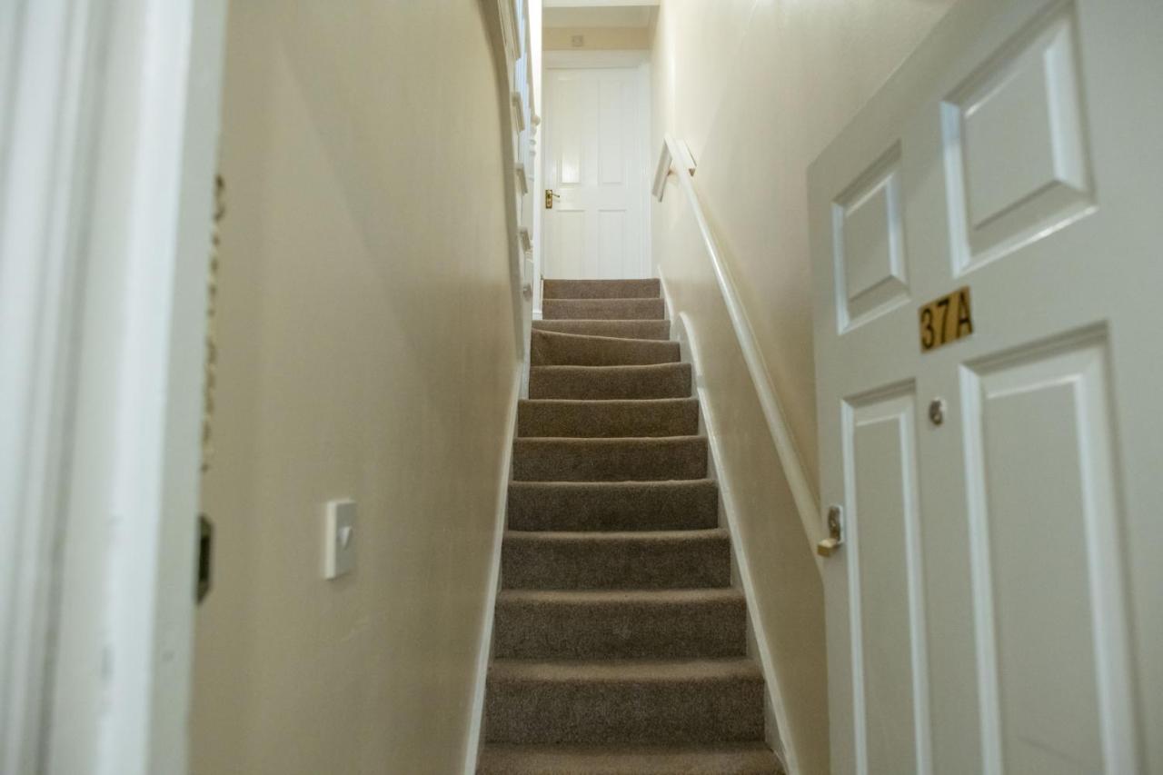 4 Bedroom Flat With High Speed Wi-Fi In North Acton, Ealing, West London Londres Exterior foto