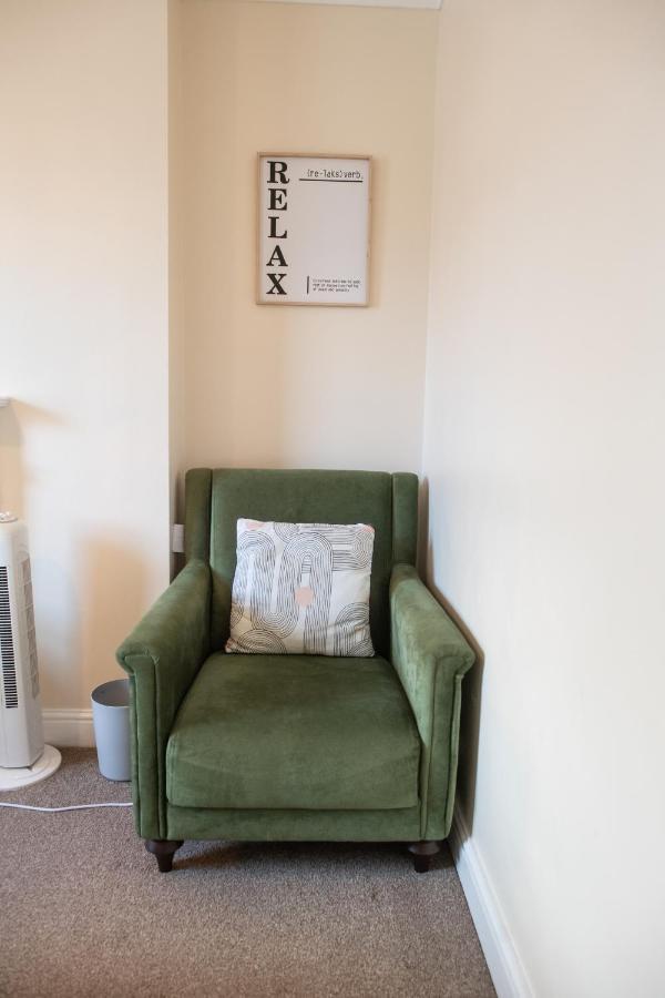 4 Bedroom Flat With High Speed Wi-Fi In North Acton, Ealing, West London Londres Exterior foto