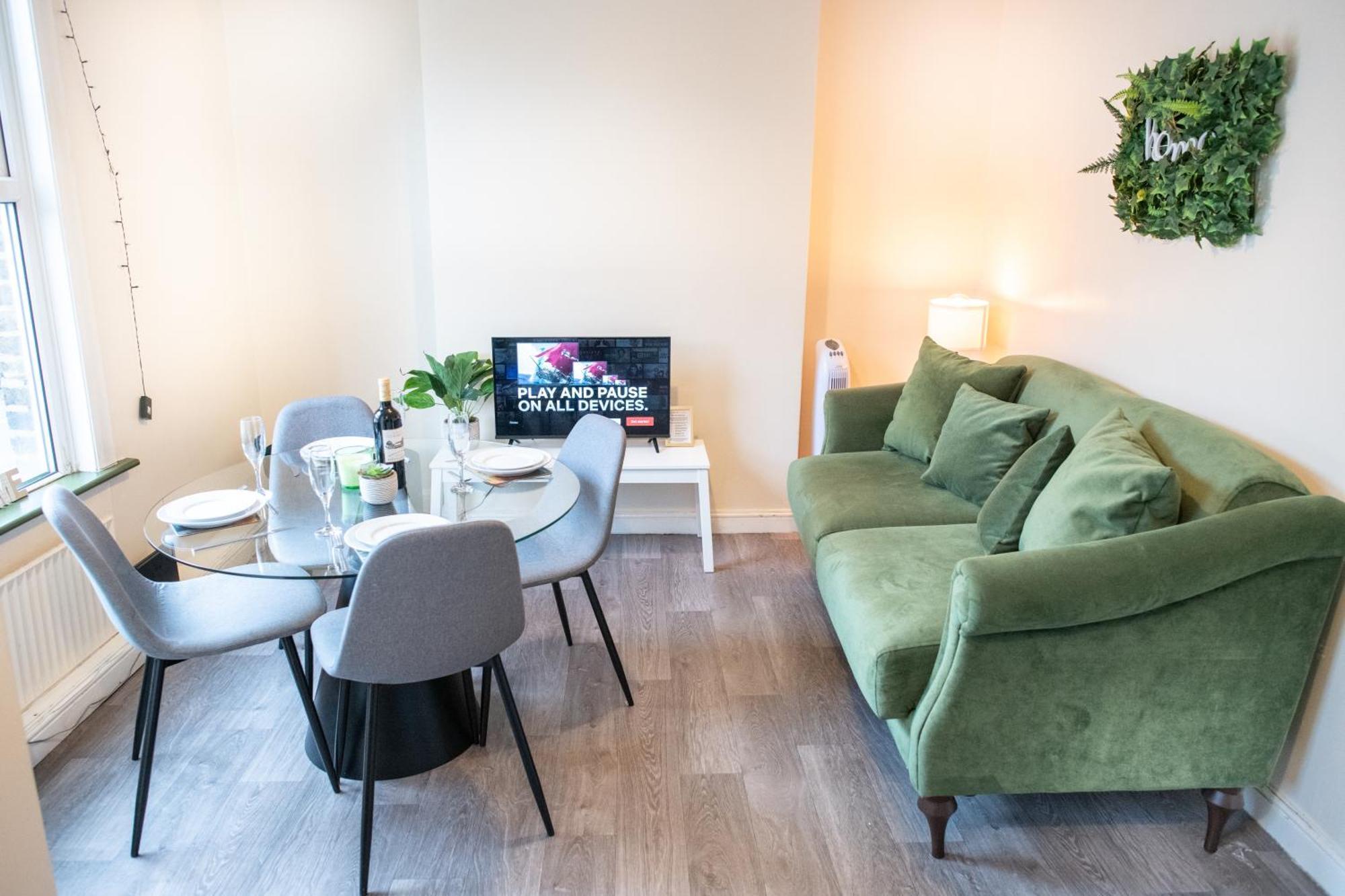4 Bedroom Flat With High Speed Wi-Fi In North Acton, Ealing, West London Londres Exterior foto